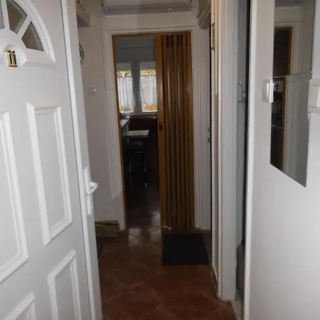 Katalin Vendeghaz Apartament *